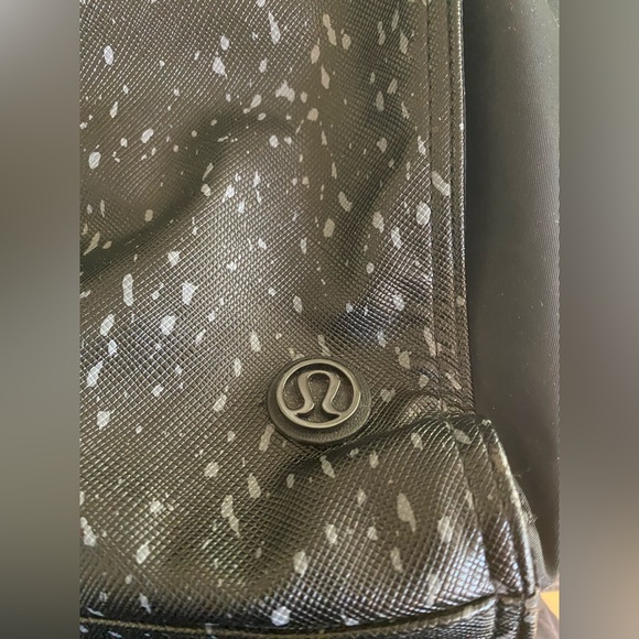 Lululemon Follow Your Bliss yoga tote black speckled PVC rain resistant - Picture 6 of 6